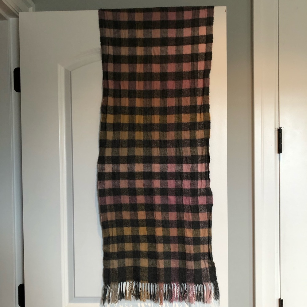 TNA scarf